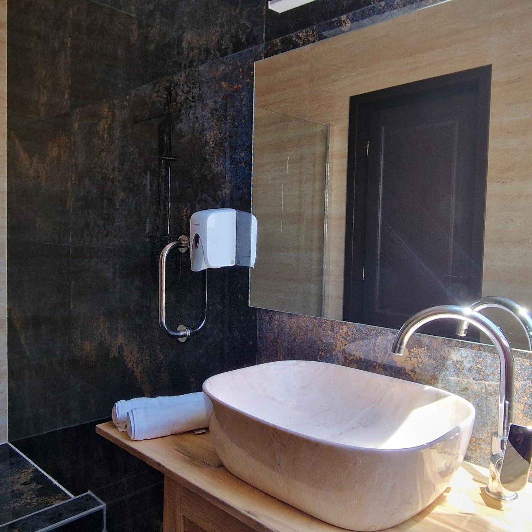 Hotel Provence Suceava Extérieur photo