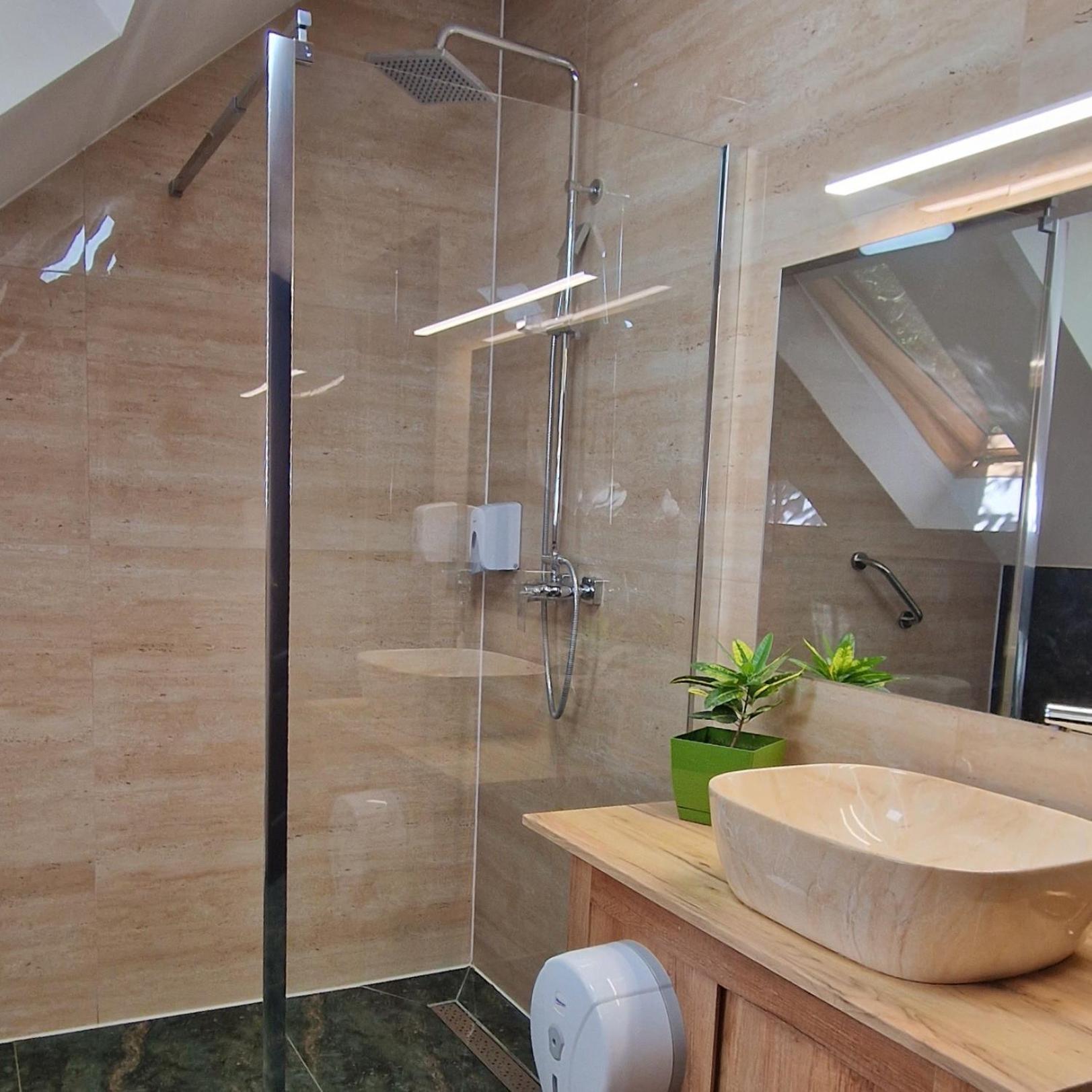 Hotel Provence Suceava Extérieur photo